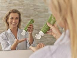 FOREVER SONYA REFRESHING GEL CLEANSER (118 ML)